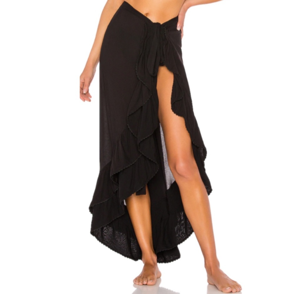 MIDNIGHT KIKI SKIRT BY PILYQ
- Skirt cover up
- Ruffled detail
- High-low detail